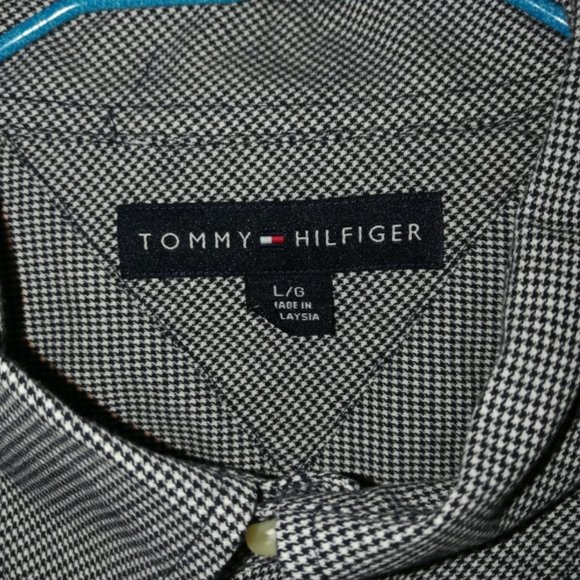 Tommy Hilfiger Men's Dress Shirt - Picture 2 of 4